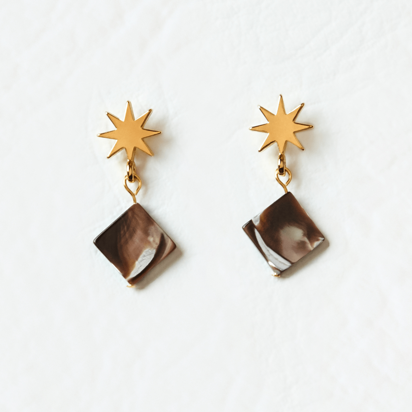 VUE by SEK Earrings gold star + mini brown mother-of-pearl earrings