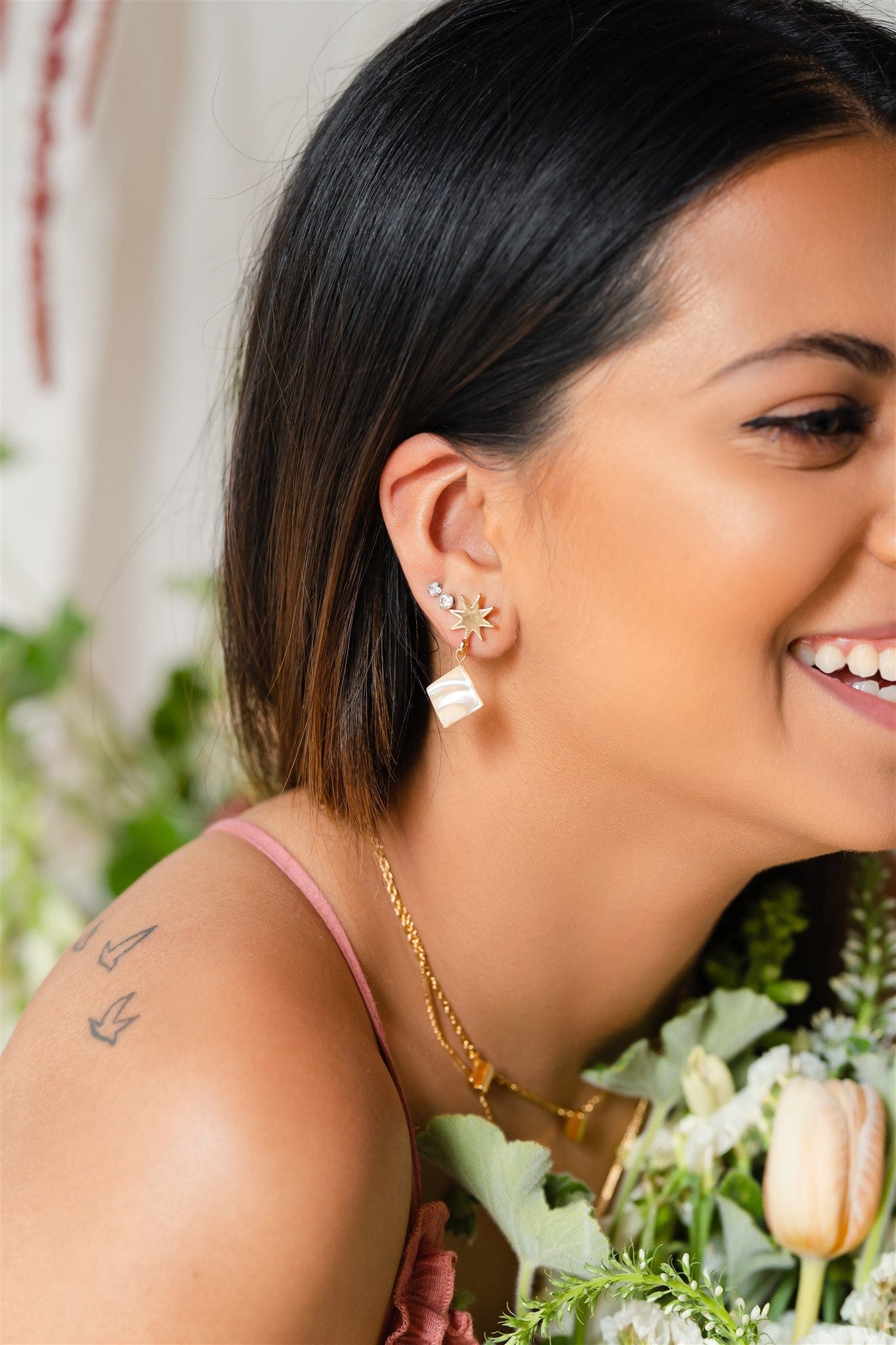 VUE by SEK Earrings gold star + mini mother-of-pearl earrings